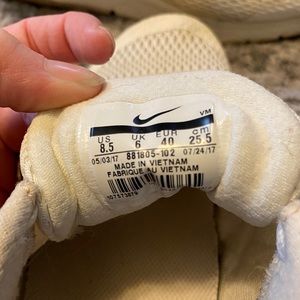 Women’s nike shoes 8.5